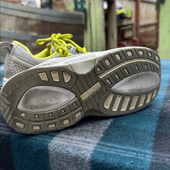 Ortho Feet Coral Knit Sneakers - Size 8 - Picture 6 of 6